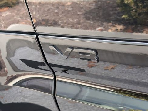 Used 2023 Land Rover Defender 90 V8 image 32