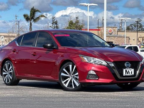 Used 2022 Nissan Altima 2.5 SR image 2