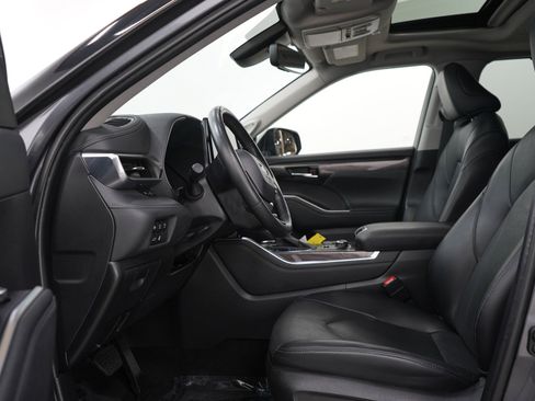 Used 2024 Toyota Highlander Limited AWD/4WD image 26