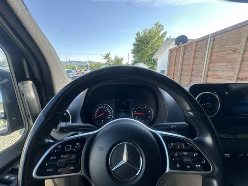 Used 2019 Mercedes-Benz Sprinter 2500 image 13