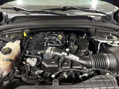 Used 2023 Jeep Grand Cherokee Laredo AWD/4WD image 24