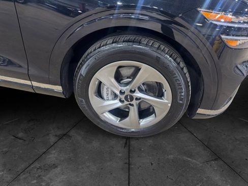 Used 2026 Genesis GV70 2.5T Select AWD/4WD image 4