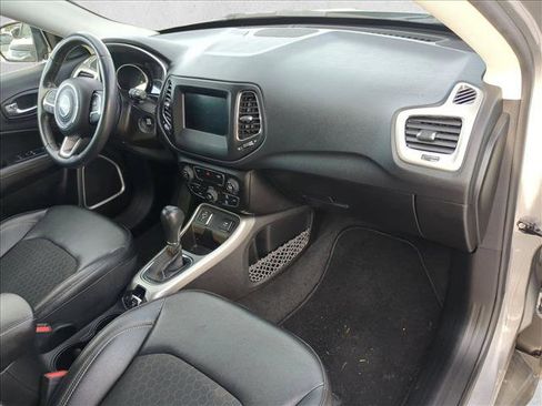 Used 2019 Jeep Compass Latitude image 17