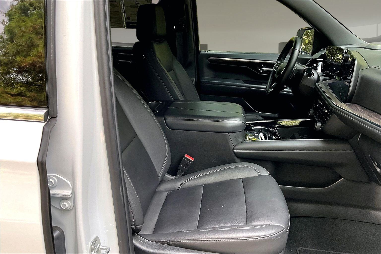 Used 2025 Chevrolet Tahoe LT RWD image 31