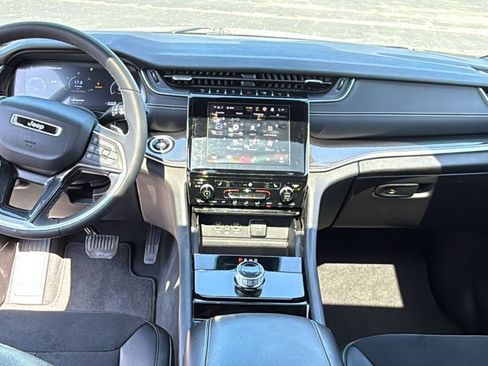 Used 2023 Jeep Grand Cherokee Altitude image 28