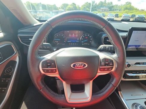 Used 2023 Ford Explorer XLT w/ Equipment Group 202A AWD/4WD image 17