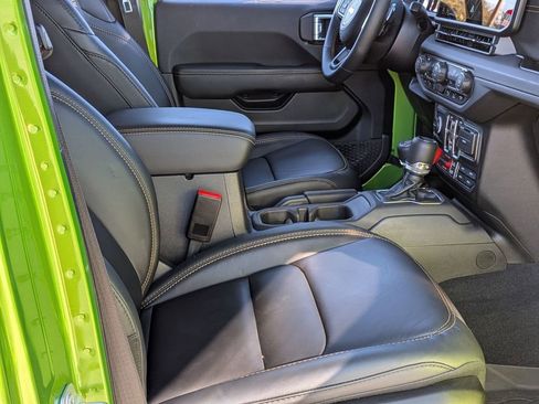 Used 2025 Jeep Wrangler Unlimited Rubicon 392 image 32