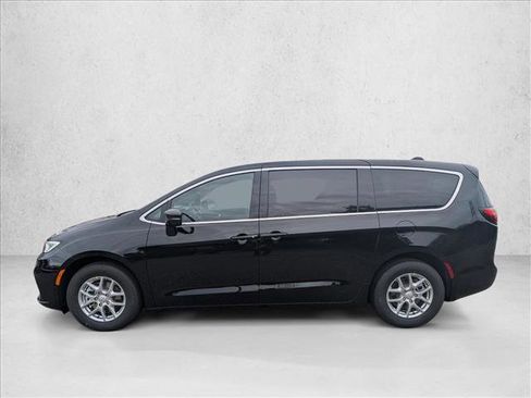 New 2026 Chrysler Pacifica Select image 9