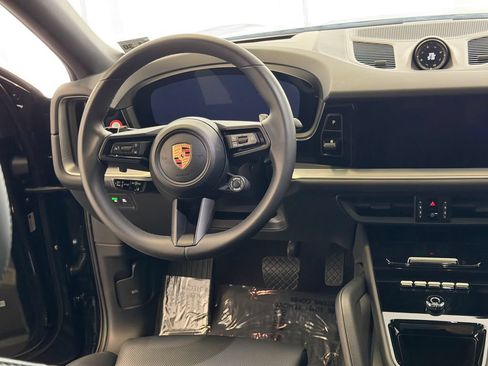 Certified 2025 Porsche Cayenne E-Hybrid Coupe AWD/4WD image 20