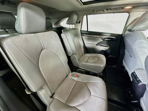 Used 2022 Toyota Highlander Platinum AWD/4WD image 28