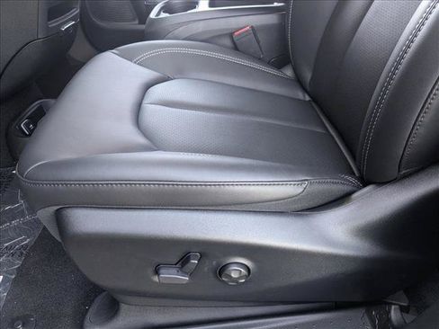 New 2026 Chrysler Pacifica Select w/ S Appearance Package FWD image 4