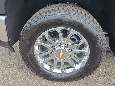 Used 2024 Chevrolet Silverado 2500 LTZ w/ LTZ Premium Package AWD/4WD image 32
