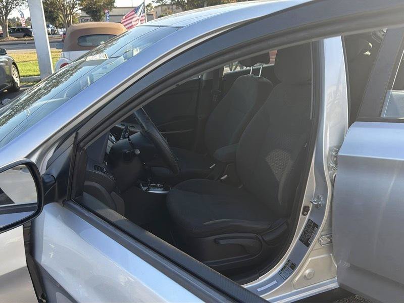 Used 2012 Hyundai Accent SE FWD image 11