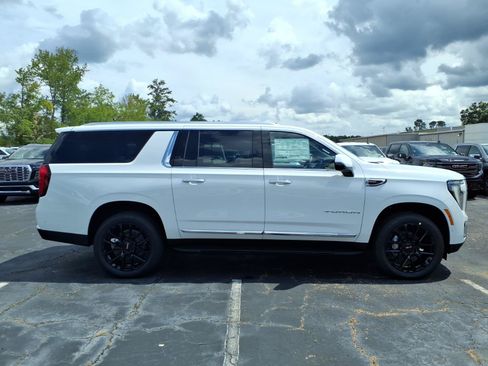 New 2026 GMC Yukon XL Elevation w/ Elevation Premium Package RWD image 3