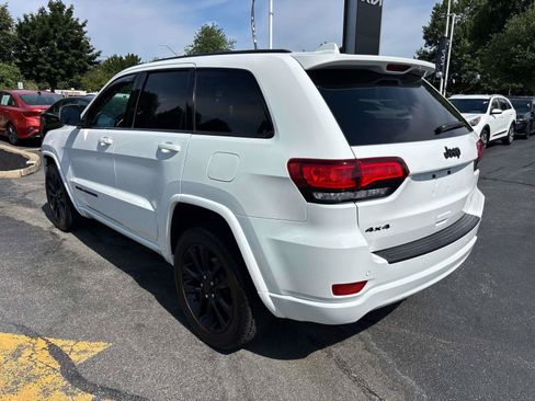 Used 2019 Jeep Grand Cherokee Altitude AWD/4WD image 3