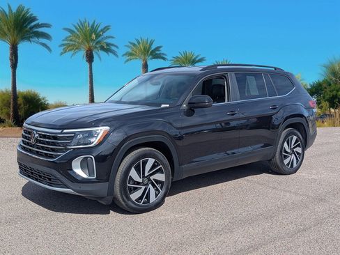 Used 2025 Volkswagen Atlas SE image 33