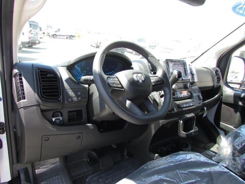 Used 2025 RAM ProMaster 2500 w/ Convenience Group image 11