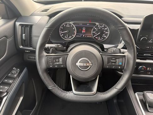 Used 2025 Nissan Pathfinder SL AWD/4WD image 23