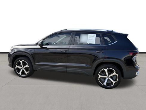 Used 2025 Volkswagen Taos SEL AWD/4WD image 2