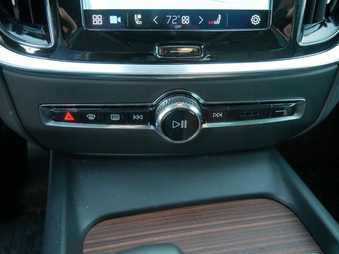 Used 2024 Volvo V60 B5 Cross Country Plus w/ Protection Package Premier image 18