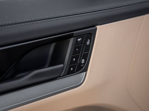 Certified 2026 Porsche Cayenne Coupe AWD/4WD image 22