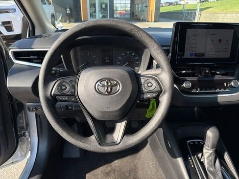 Used 2025 Toyota Corolla LE FWD image 34