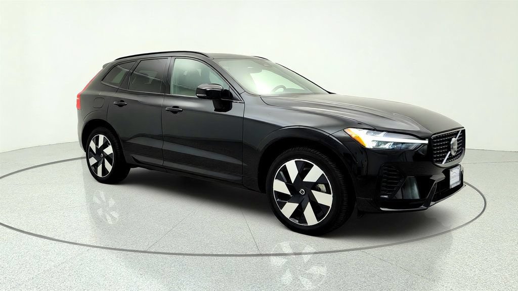Used 2025 Volvo XC60 T8 Plus w/ Protection Package Premier AWD/4WD image 3