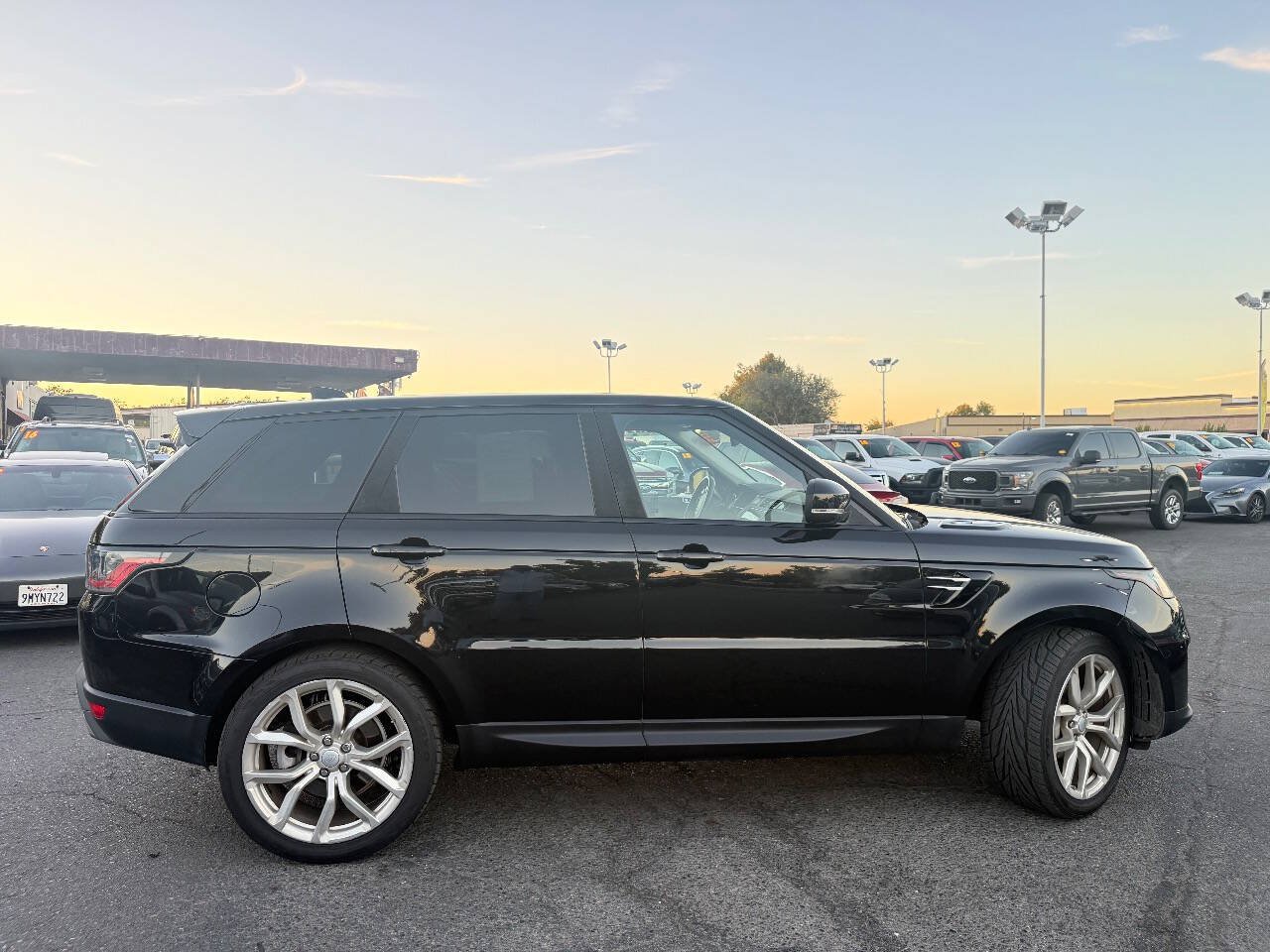 Used 2019 Land Rover Range Rover Sport SE AWD/4WD image 9