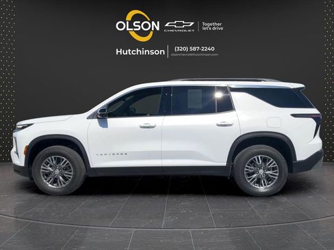 Used 2025 Chevrolet Traverse LT w/ Driver Confidence Package AWD/4WD image 6