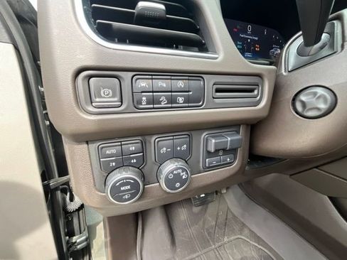 Used 2023 Chevrolet Tahoe Z71 w/ Z71 Off-Road Package AWD/4WD image 19