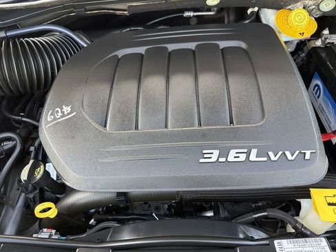 Used 2016 Dodge Grand Caravan SE FWD image 10