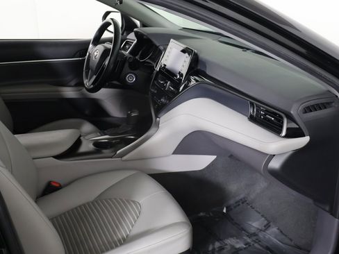 Used 2022 Toyota Camry SE image 20