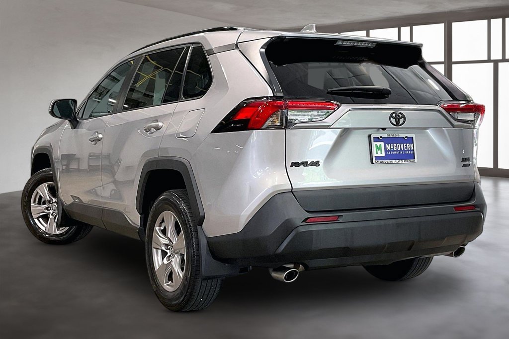 Used 2022 Toyota RAV4 XLE AWD/4WD image 4