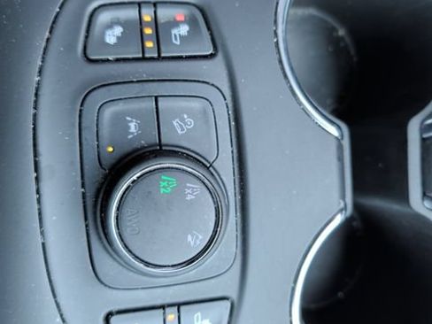 Used 2023 GMC Terrain SLE w/ Driver Convenience Package AWD/4WD image 29