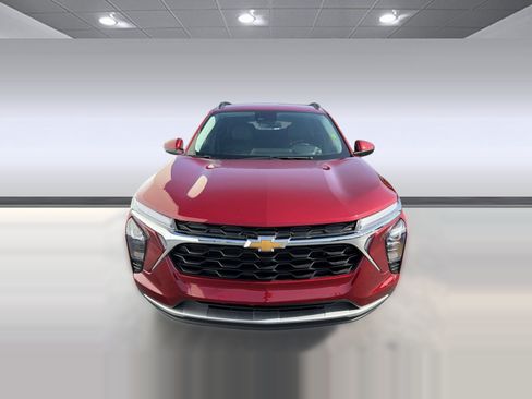 Used 2025 Chevrolet Trax LT w/ LT Convenience Package FWD image 5