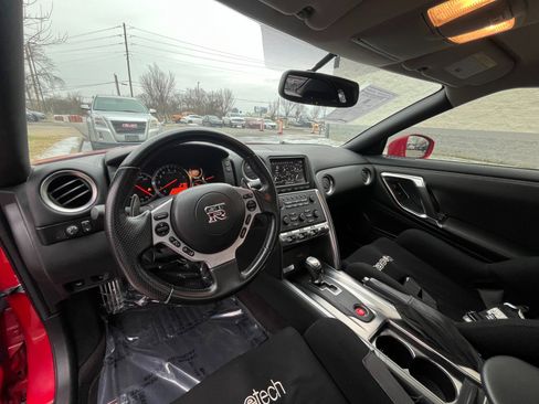 Used 2009 Nissan GT-R Premium image 25