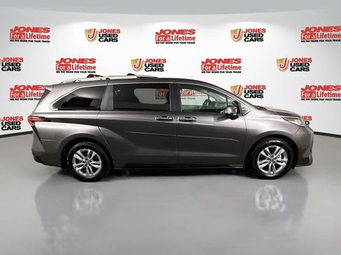 Used 2024 Toyota Sienna Limited AWD/4WD image 18