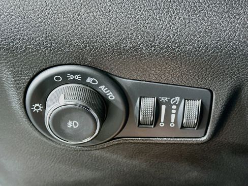 Used 2025 Jeep Compass Trailhawk AWD/4WD image 17