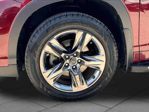 Used 2018 Toyota Highlander Limited Platinum AWD/4WD image 11