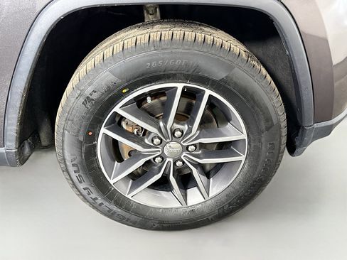 Used 2017 Jeep Grand Cherokee Limited image 32