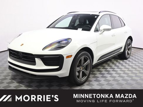 Used 2022 Porsche Macan AWD/4WD image 1