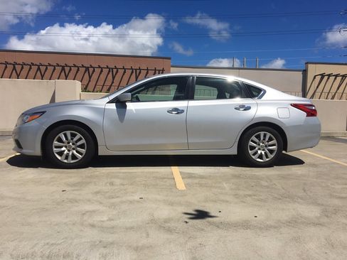 Used 2016 Nissan Altima 2.5 S w/ Power Driver Seat Package image 2