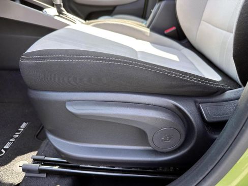 Used 2024 Hyundai Venue SEL FWD image 10