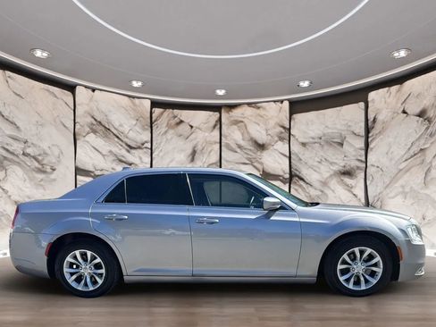 Used 2015 Chrysler 300 Limited image 4