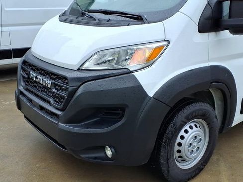 Used 2025 RAM ProMaster 2500 w/ Convenience Group FWD image 8