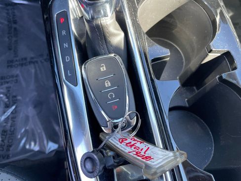 Used 2025 Chevrolet Trax LT w/ LT Convenience Package image 24