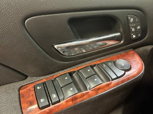 Used 2012 Chevrolet Suburban LTZ AWD/4WD image 5