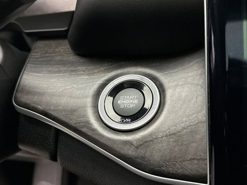 Used 2023 Jeep Grand Cherokee Limited w/ Luxury Tech Group II image 23