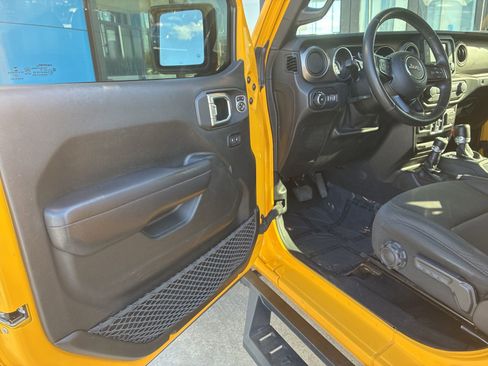 Used 2019 Jeep Wrangler Unlimited Sport S AWD/4WD image 9