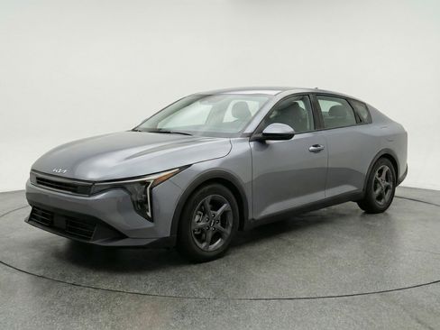 Used 2025 Kia K4 LXS image 3